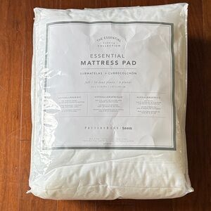 Pottery Barn Teen Essential Mattress Pad - White- full size-